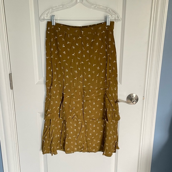 Madewell Ruffle Tiered Midi Skirt in Daisy - Picture 2 of 12